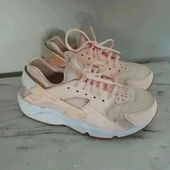 Nike Air Women Huarache Run Sunset TINT/WHITE-GUM 6.5 - Picture 3 of 15